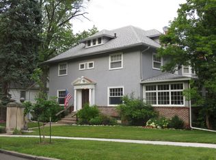 17 Oak Ln, Davenport, IA 52803