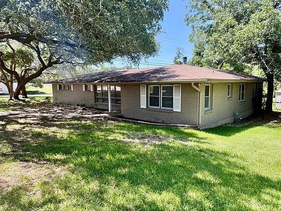 2nd image of 400 White Oak Dr