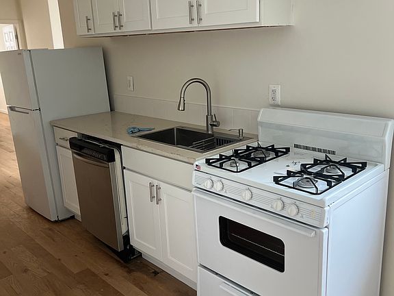 3rd image of 218 Hamilton Ave #2
