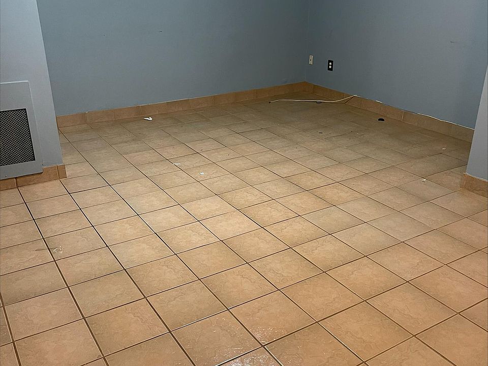 2nd image of 1863 Edison Ave #B