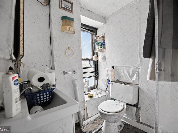 5th image of 5206 N Sydenham St