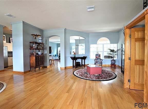 3rd image of 26 Burbank Dr