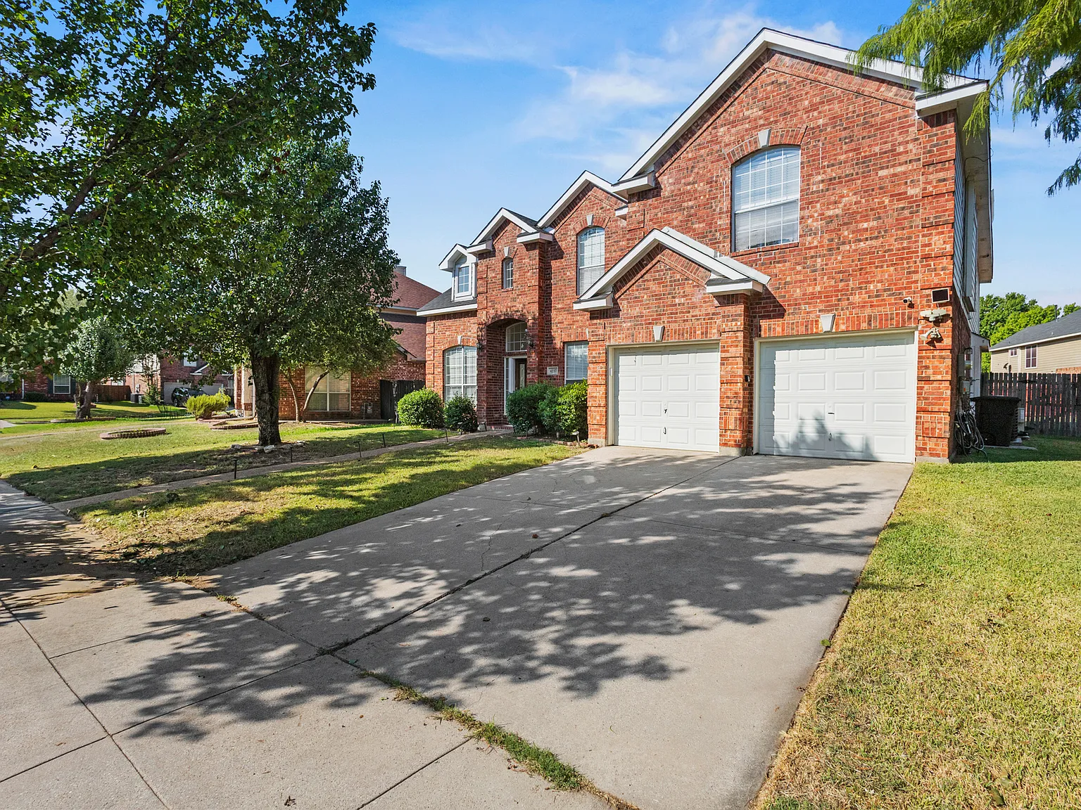 5 bed, 3325 sqft, $3,250 — Photo 2