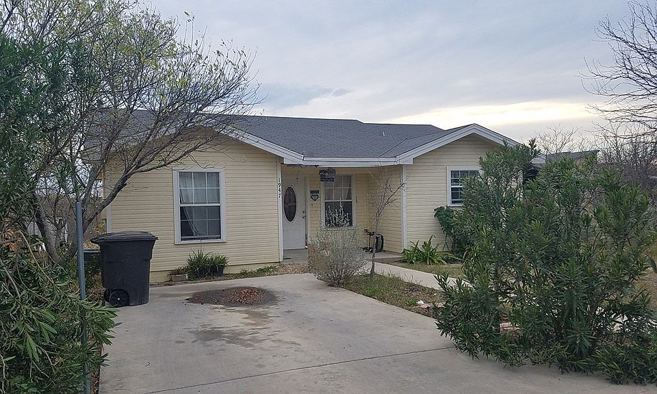 2nd image of 1947 Boulder Ridge Dr