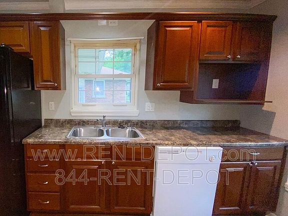 3rd image of 112 S Lincoln Park Dr