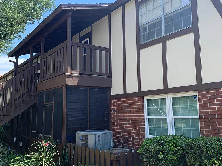 Second floor unit/porch
