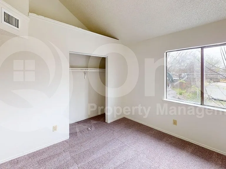 732 Versailles St — Photo 14