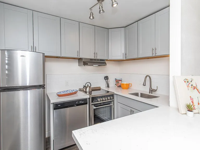 Studio 710 Apartments — Photo 56