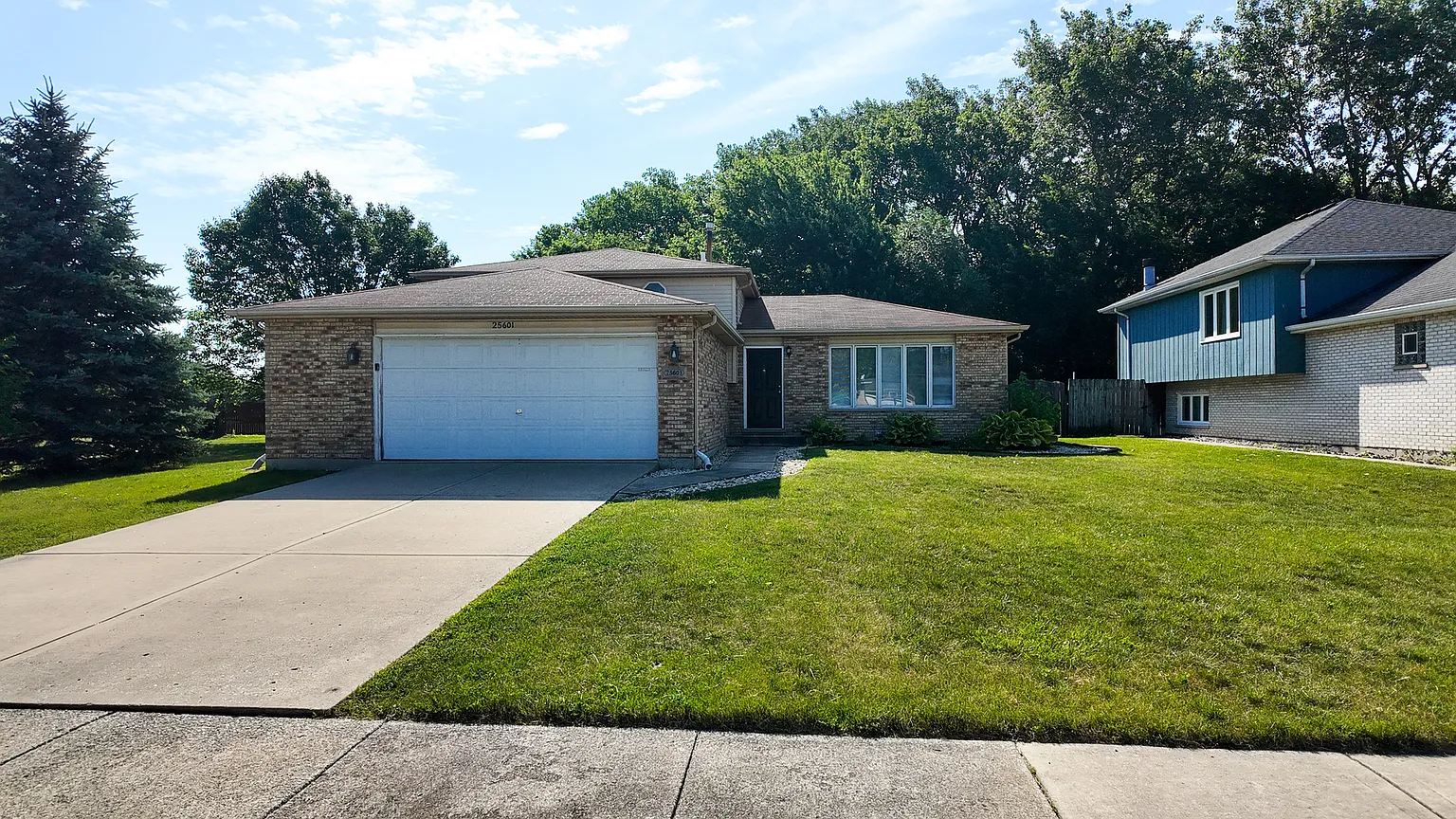 25601 S Linden Ave photo 1