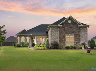 8207 Nantucket Cir SE, Owens Cross Roads, AL 35763