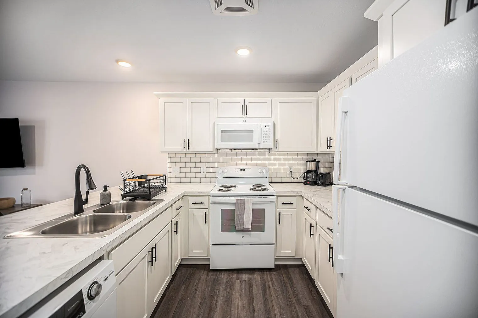 1 bed, 1.0 bath, 570 sqft, $2,854 — Photo 4
