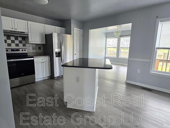 5th image of 27 Dunlap Dr