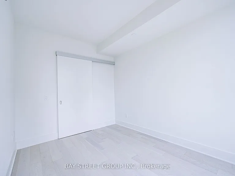 11 Yorkville Ave #2312 — Photo 32