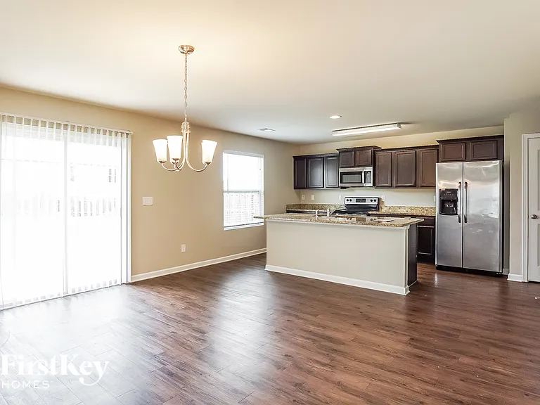 134 Rosegate Dr — Photo 3