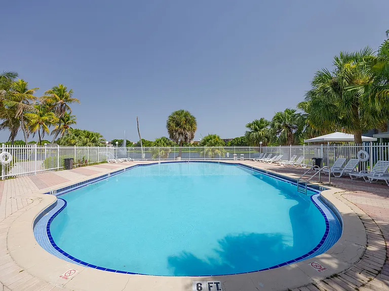 9365 Fontainebleau Blvd — Photo 20