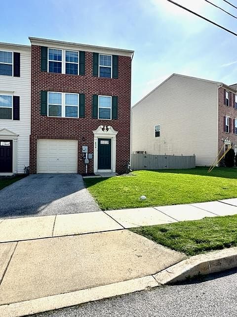 1st image of 834 Blossom Dr