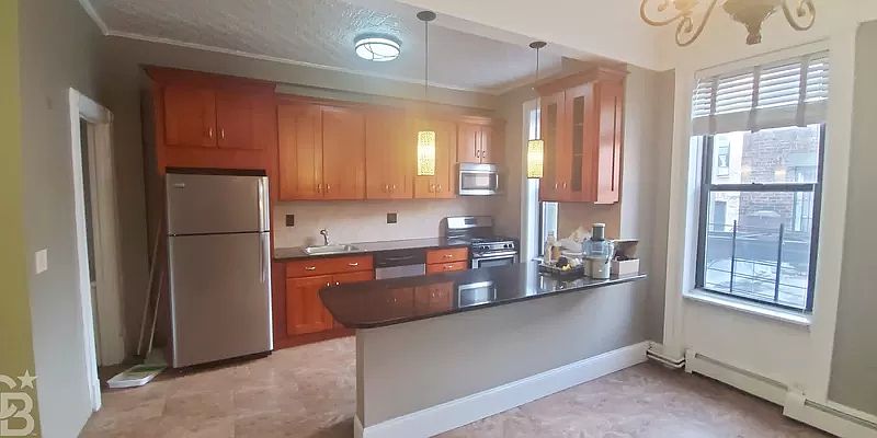 1st image of 1114 8th Ave #2