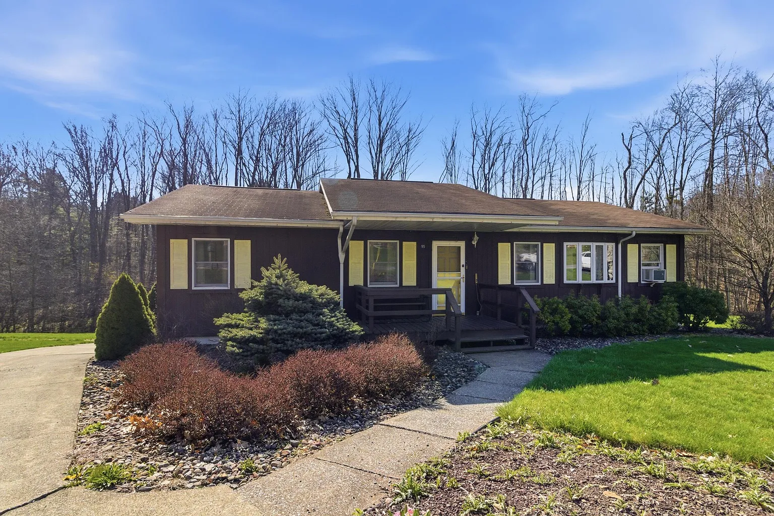 95 Cardinal Dr photo 1