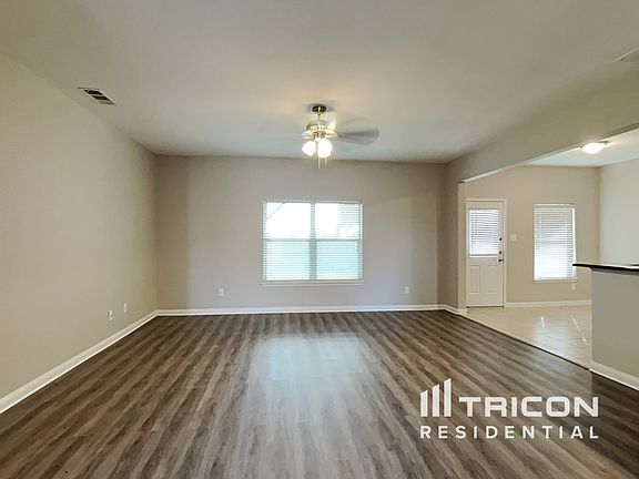 2nd image of 2809 Redwood St