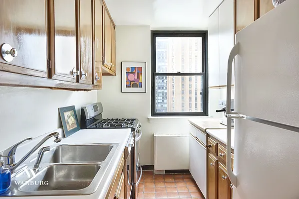 Sold by Warburg | media 13