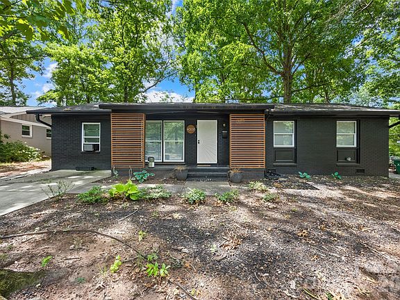 3rd image of 4508 Ivanhoe Pl
