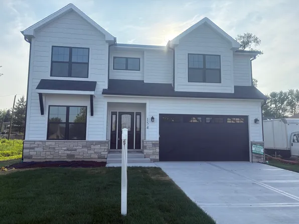 154 Pine Ln, Wood Dale, IL 60191