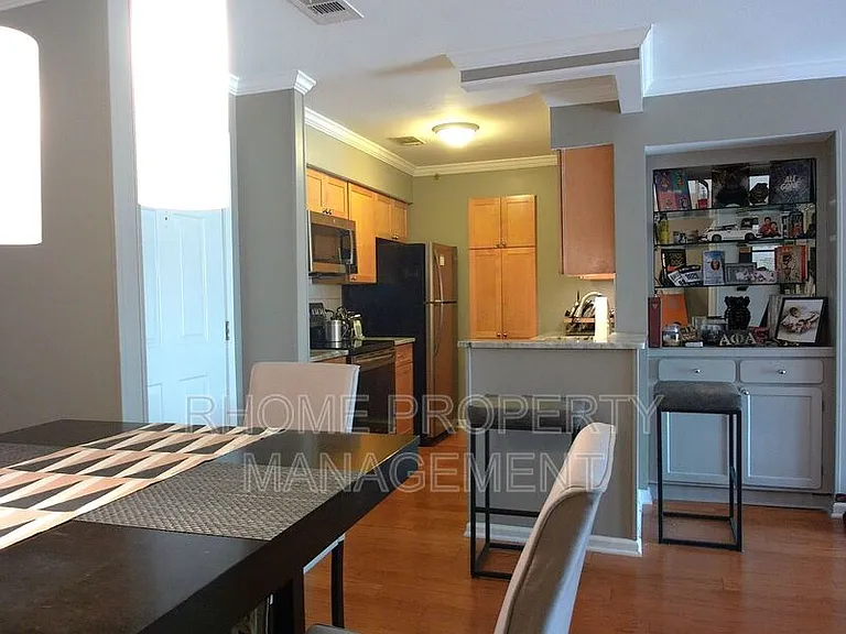 1418 Highland Bluff Dr SE — Photo 1