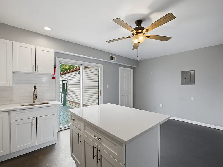 71 E 22nd St #2 — Photo 17