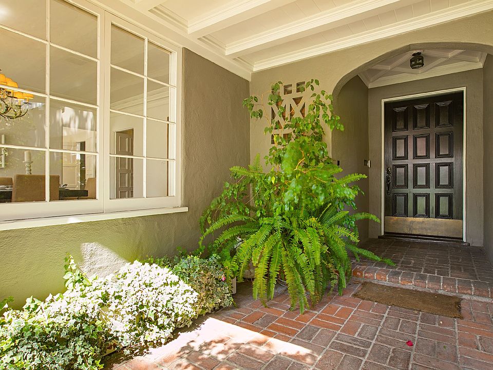 1st image of 428 N Las Palmas Ave