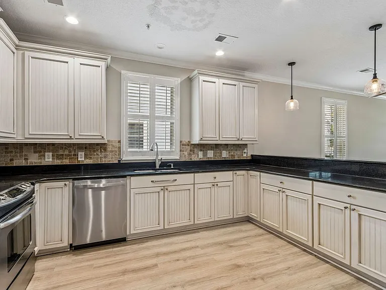 1850 Surf Side Dr — Photo 10