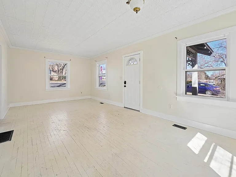 Living room/ entry