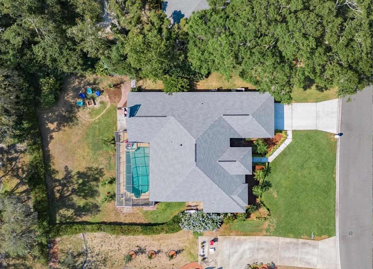 Building Photo - 2906 Pine Club Dr
