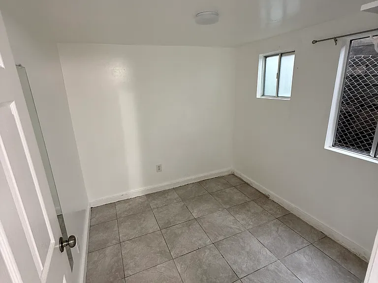 1135 E 68th St #1/3 — Photo 5