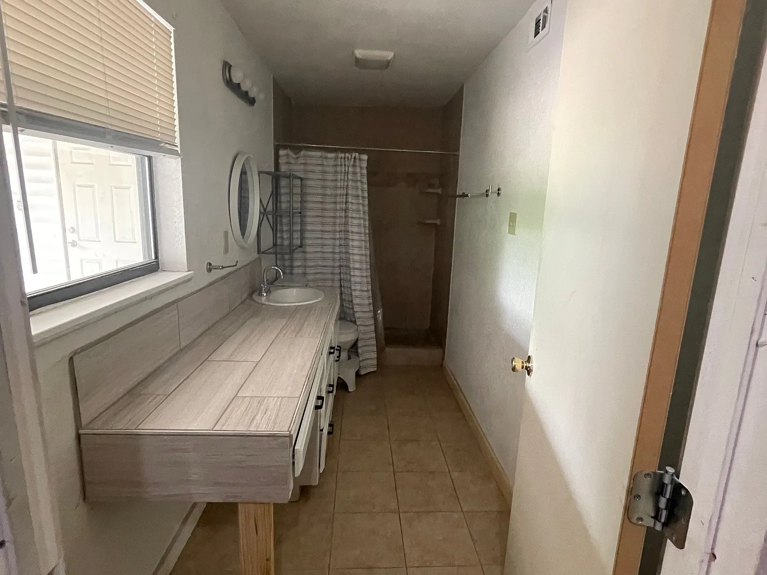 4 bed, 2.0 bath, 1450 sqft, $1,600 — Photo 2