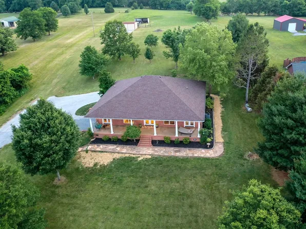247 Watt Nolen Rd, Cottontown, TN 37048