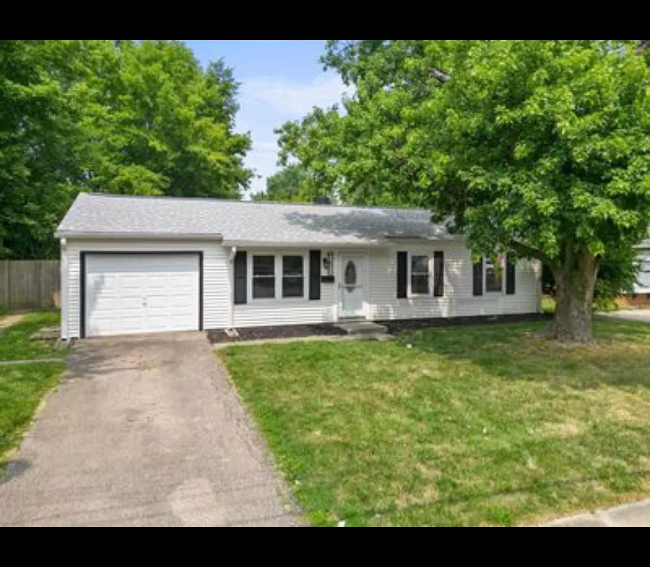 4 bed, 1250 sqft, $2,400 — Photo 1