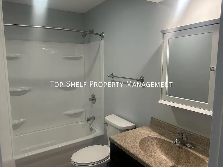 703 11th Ave NW — Photo 9