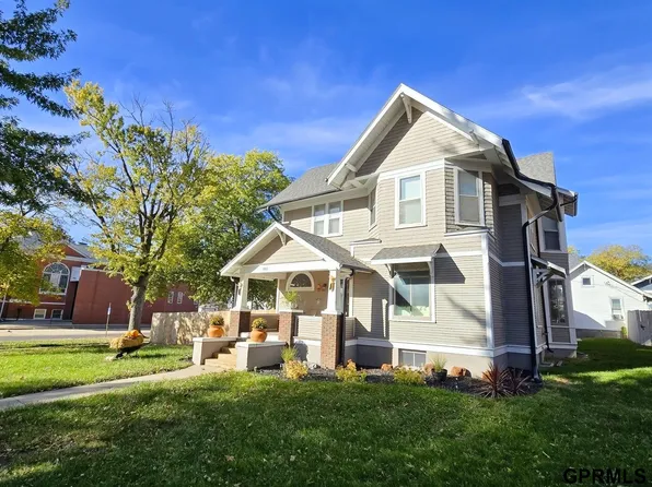 803 6th St, Fairbury, NE 68352