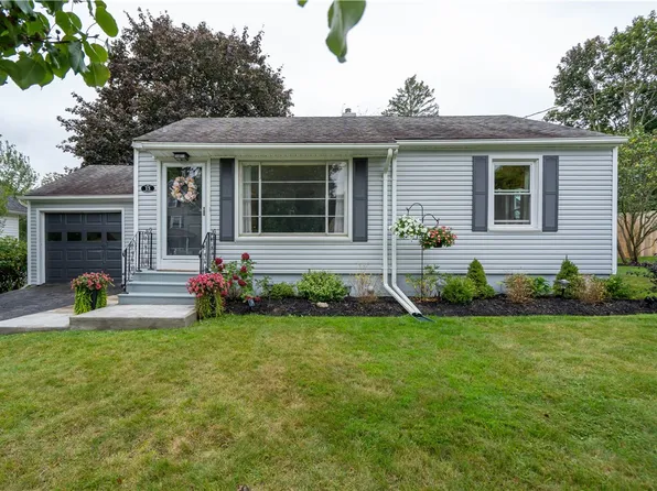 13 Orchard St, Perry, NY 14530