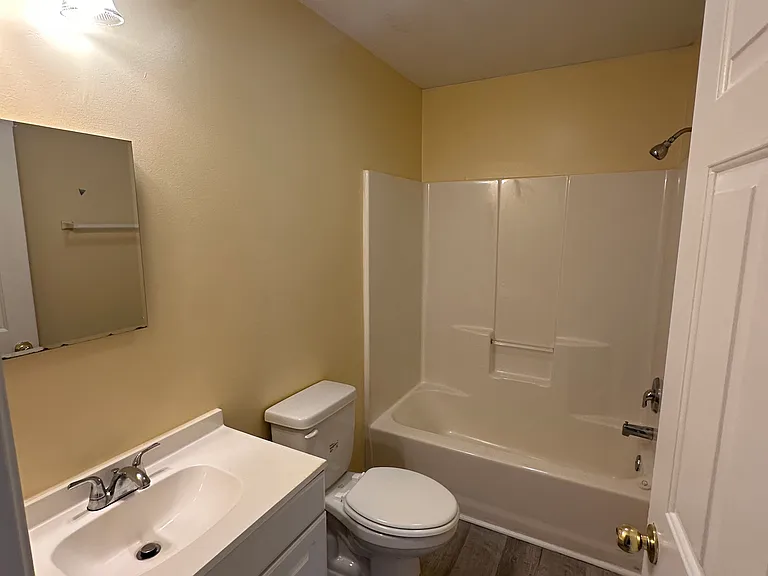 2 Regan Ln — Photo 2