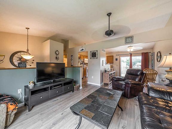 5th image of 8 N Cedarwood Ct