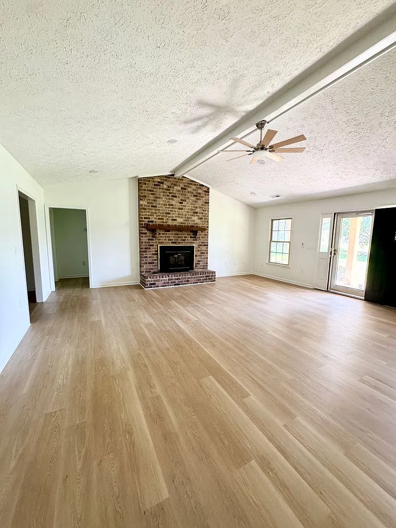 Beautiful Home in Conway! No HOA! Pet Friendly — Photo 3