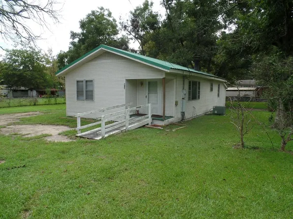 614 E Spruce St, Huntington, TX 75949
