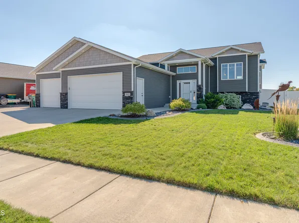 3902 Meridian Dr, Bismarck, ND 58504