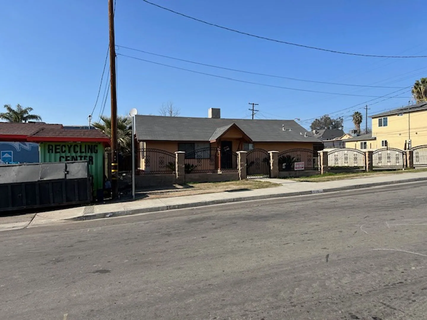 2114 Miller St photo 1