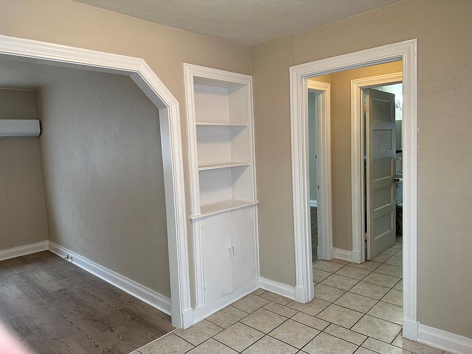1st image of 720 W Kenedy Ave #16
