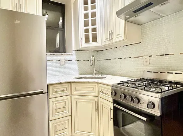 208 East 21st Street image 3 of 4