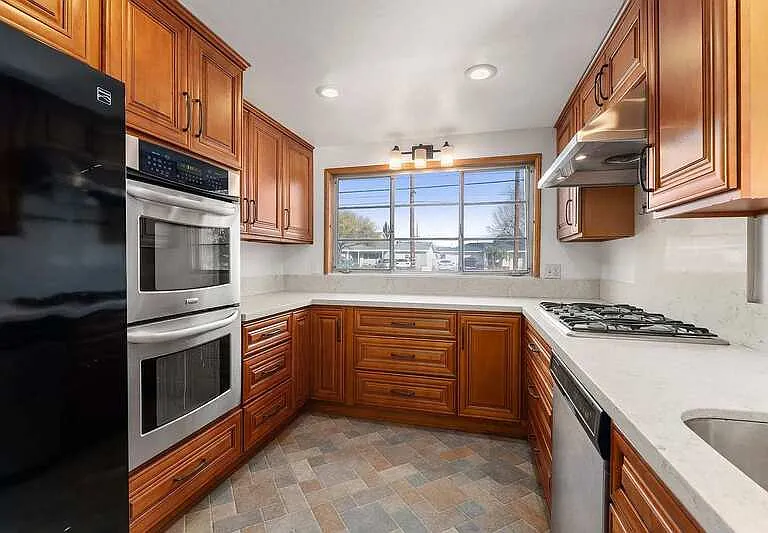 590 N Cambridge St — Photo 25