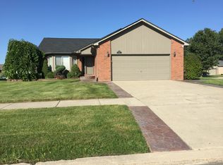 45895 Lone Pine Ln, Macomb, MI 48044