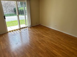 524 Brookside Dr APT A, Westmont, IL 60559